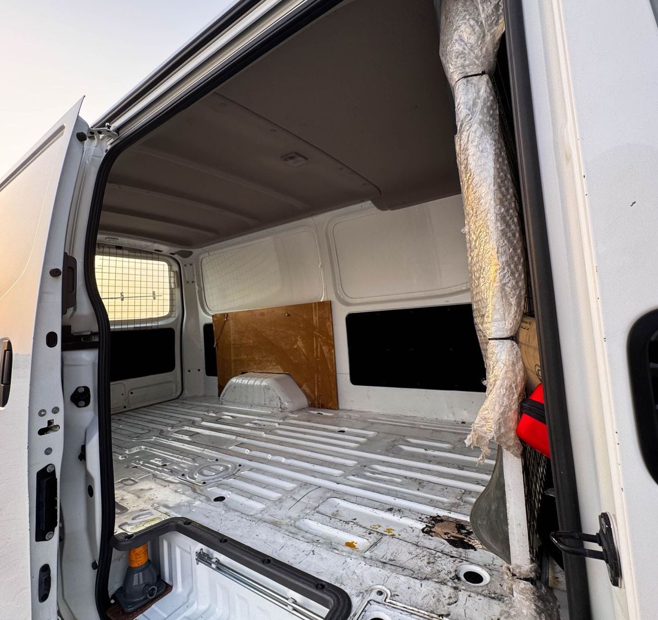 Nissan Urvan STD Nissan Urvan Van | 2.5 L | 2021 | GCC | Accident-Free | In Excellent Condition | 689 P.M
