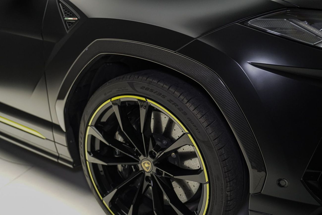 لامبورغيني اوروس Graphite Capsule