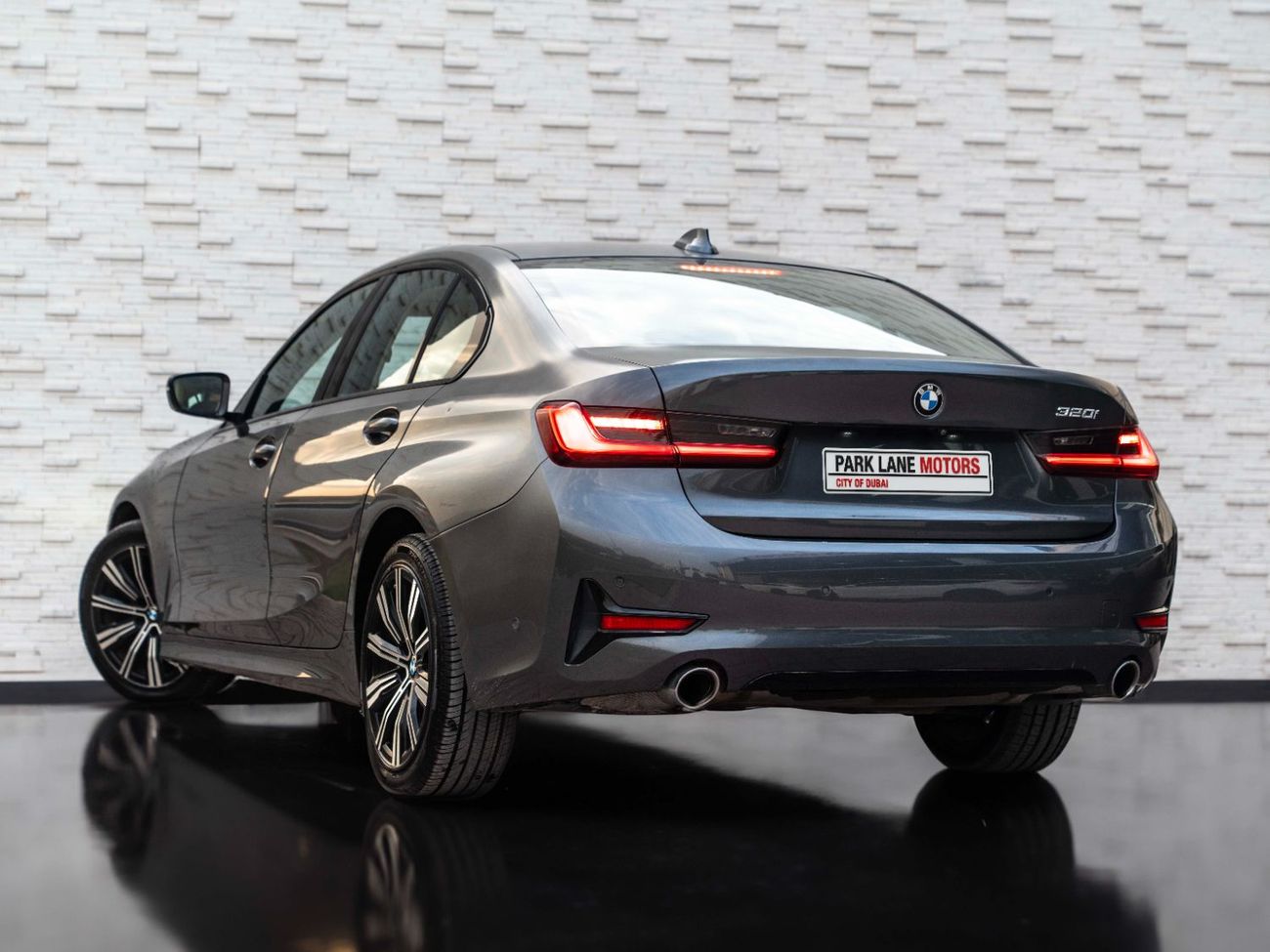 BMW 320i Executive 2.0L