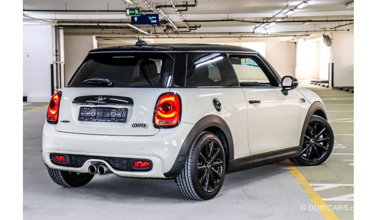 Mini Cooper S Mini Cooper S (JCW Kit) 2017 GCC under Warranty with Zero Down-Payment.