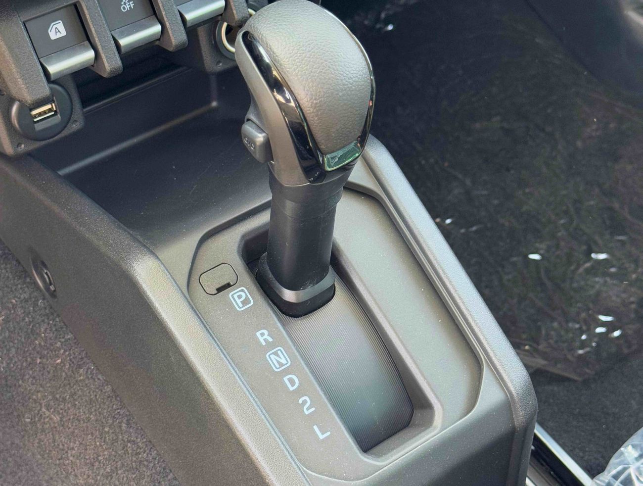 Suzuki Jimny GLX 5 DOOR / ALL GRIP OF ROAD / 1.5L V4 / A/T /  9" DISPLAY / 4X4 (CODE # 69012)