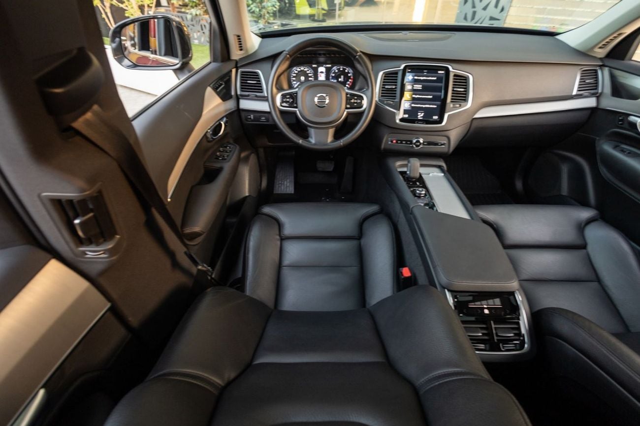 فولفو XC 90 MOMENTUM