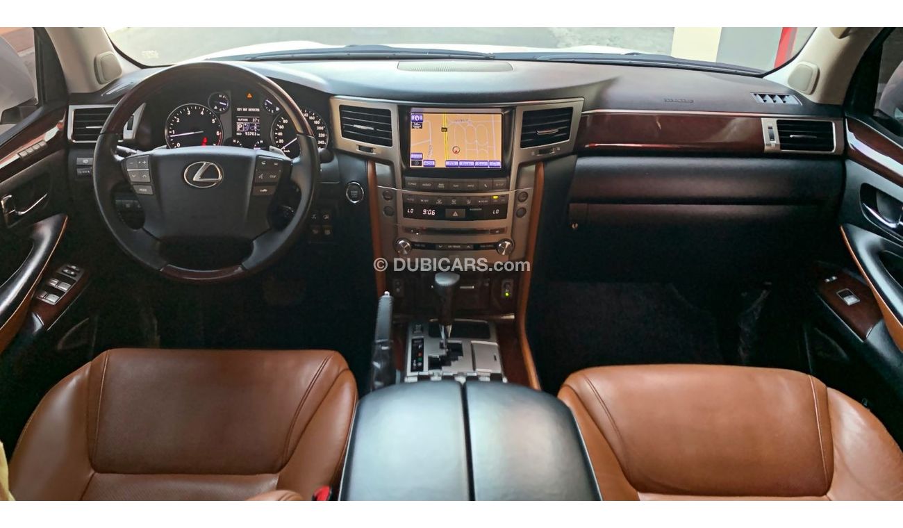 Lexus LX 570 Platinum excellent condition - original paint - low kilometer