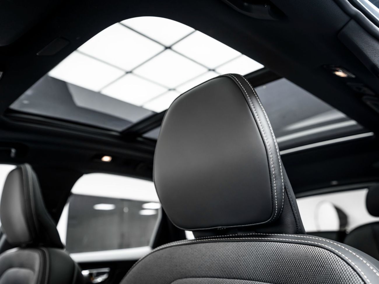 Volvo XC60 B5 2.0T Powertrain 2024 Volvo XC60 B5 Ultimate Dark, 2026 Volvo Warranty, Full Service History, Low