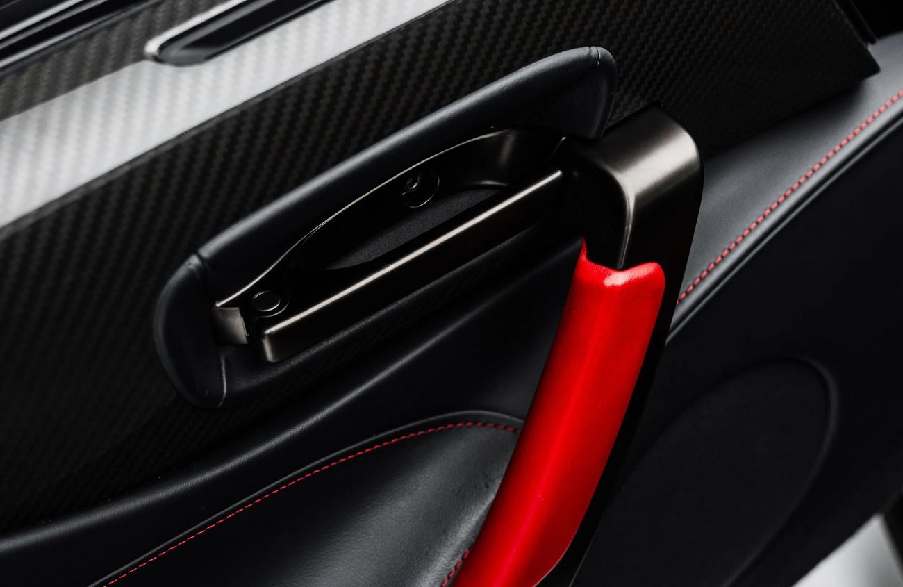 لكزس LFA 4.8L V10 Naturally Aspirated Engine