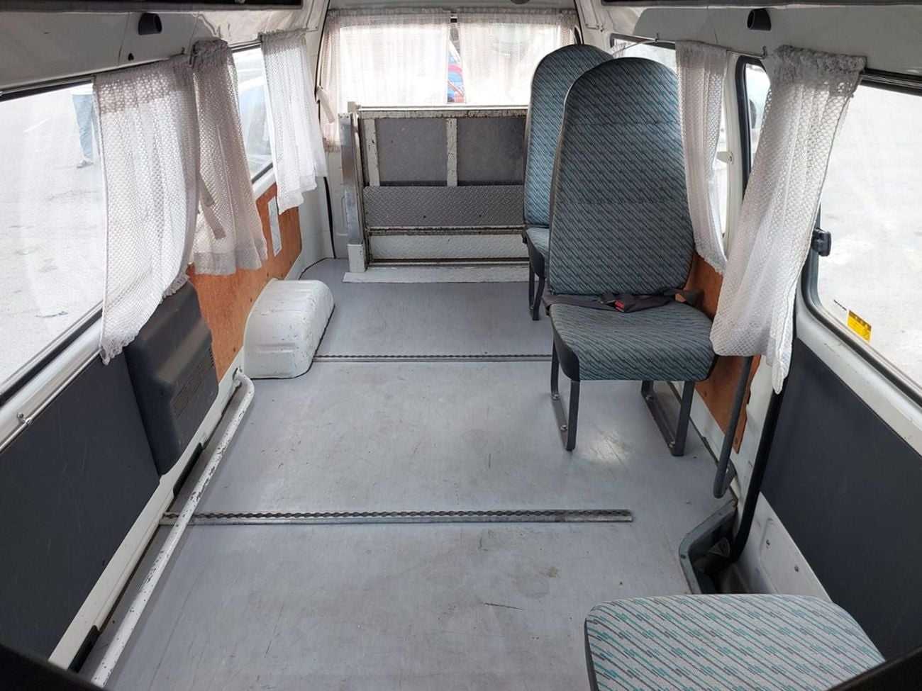 Toyota Hiace 2000 TOYOTA HIACE VAN RHD DIESEL AUTOMATIC (PM00733)