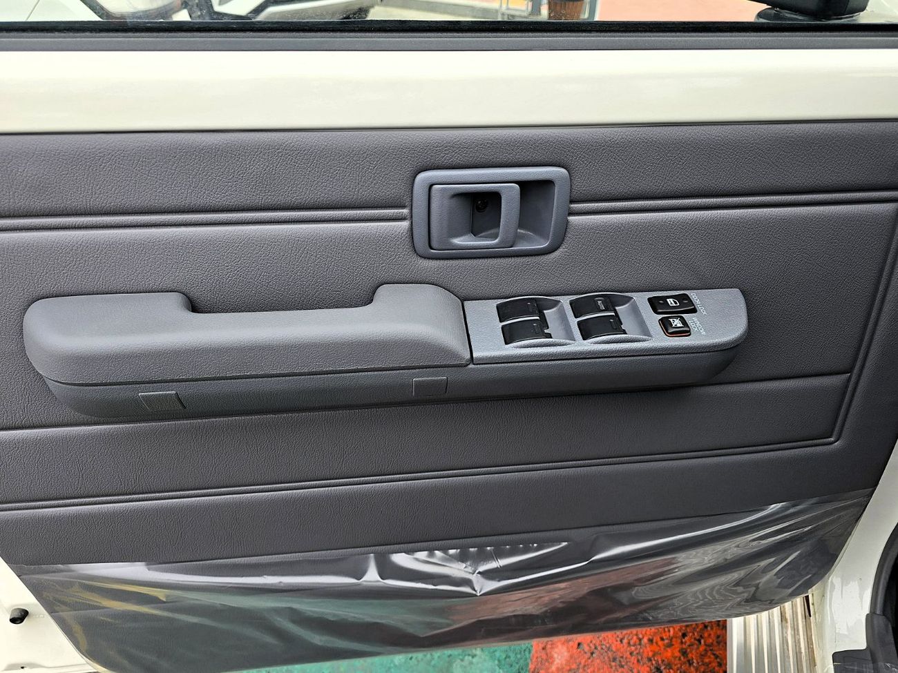 تويوتا لاند كروزر 70 Toyota Land Cruiser 76 4.2l M/T Diesel 4WD Whitout Def Lock , Fog light White Color 2025 Model