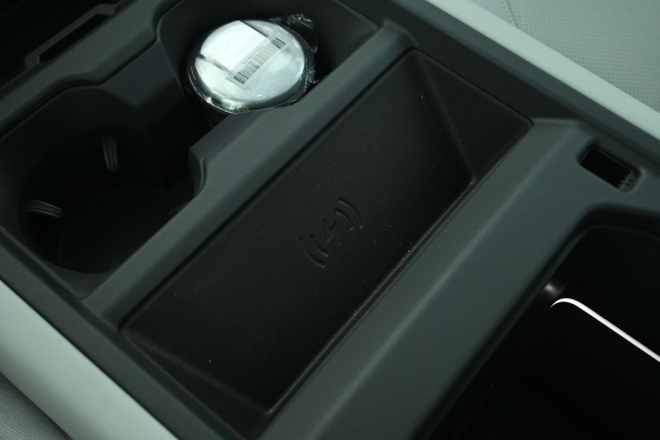 لاند روفر ديفندر Land Rover Defender P400 X-Dynamic HSE, 3.0L Turbo In-Line 6 Cylinder, Model 2026