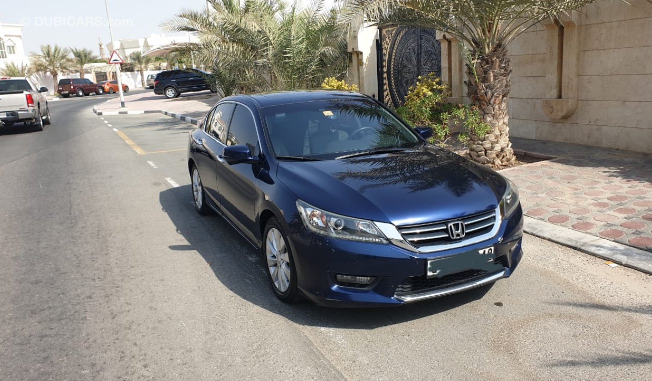 هوندا أكورد BEAUTIFUL HONDA CAR,ZERO MAINTAINENCE, SINGLE HAND DRIVEN, FULL OPTION WITH BLIND SPOT CAMERA