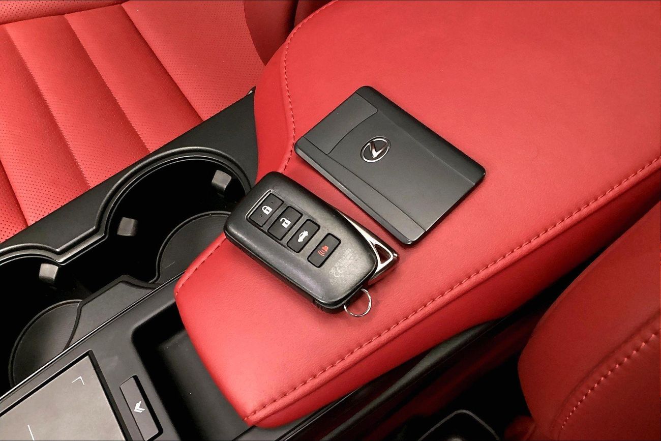 لكزس IS 350 F Sport Platinum | National Day Celebration | شامل الضمان | 0 ﺪﻔﻋﺓ ﺃﻮﻟﻯ