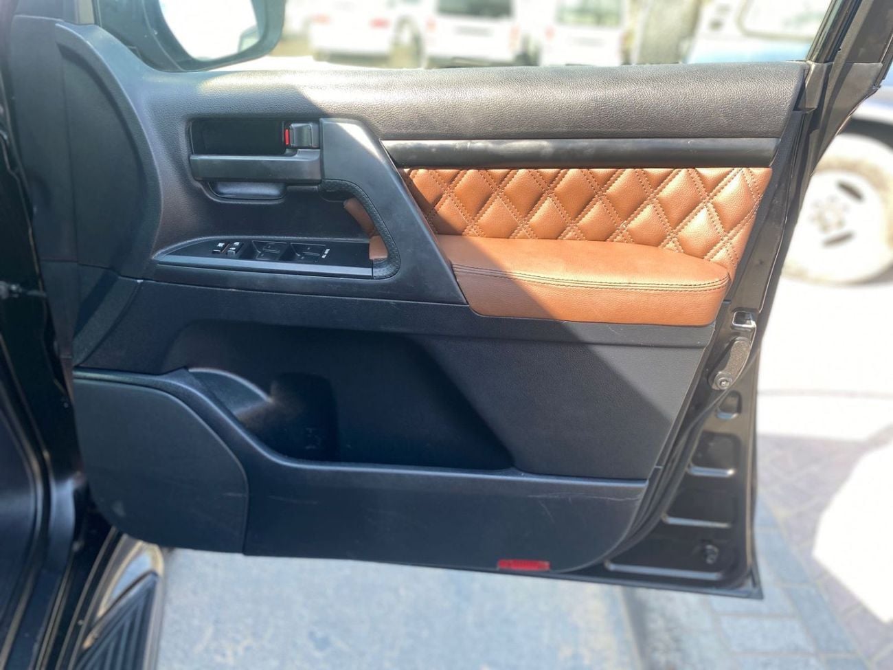 Toyota Land Cruiser VX RHD 1VD-FTV 4.5L V8 Twin Turbo Diesel Engine Automatic Gear 4WD 8 Seats 5 Doors