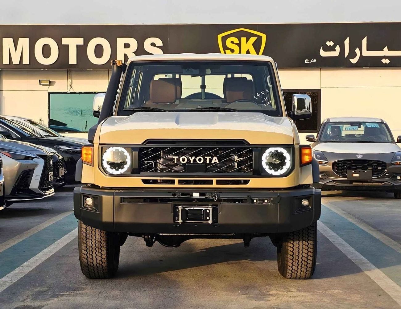 Toyota Land Cruiser Pick Up  DOUBLE CABIN / 2.8L V4 DIESEL A/T / DVD CAMERA / WINCH , SNORKEL / DIFF LOCK (CODE # LC