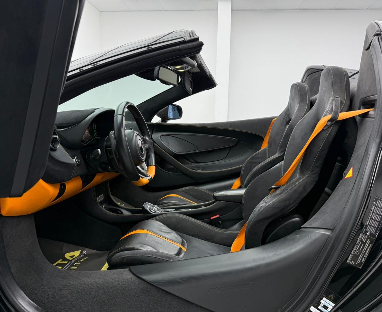 McLaren 570S 2018 McLaren 570S Spider ,Service History ,Excellent Condition ,GCC