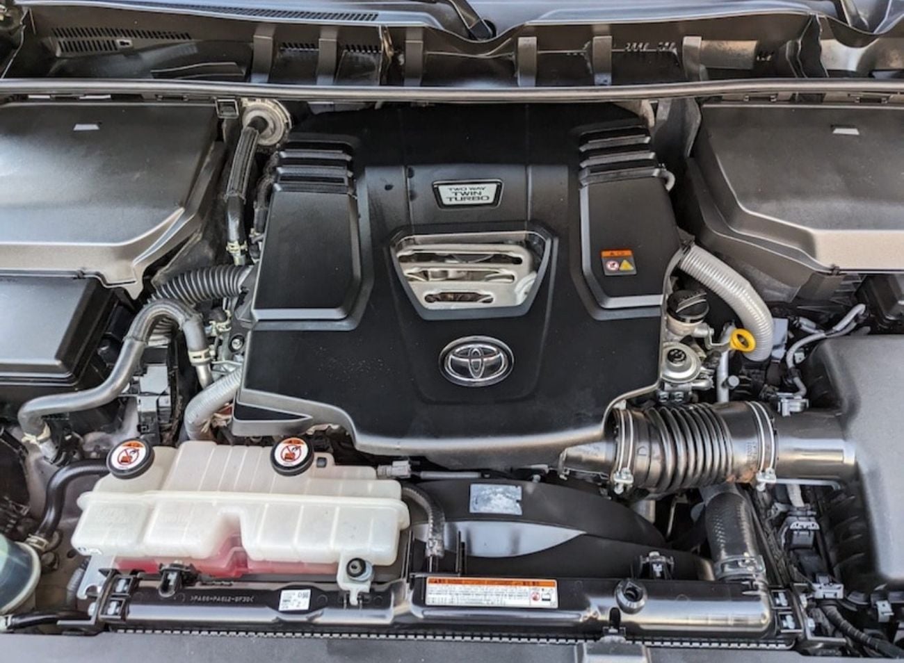 تويوتا لاند كروزر GXR 2023 DIESEL TWIN TURBO GCC IN EXCELLENT CONDITION