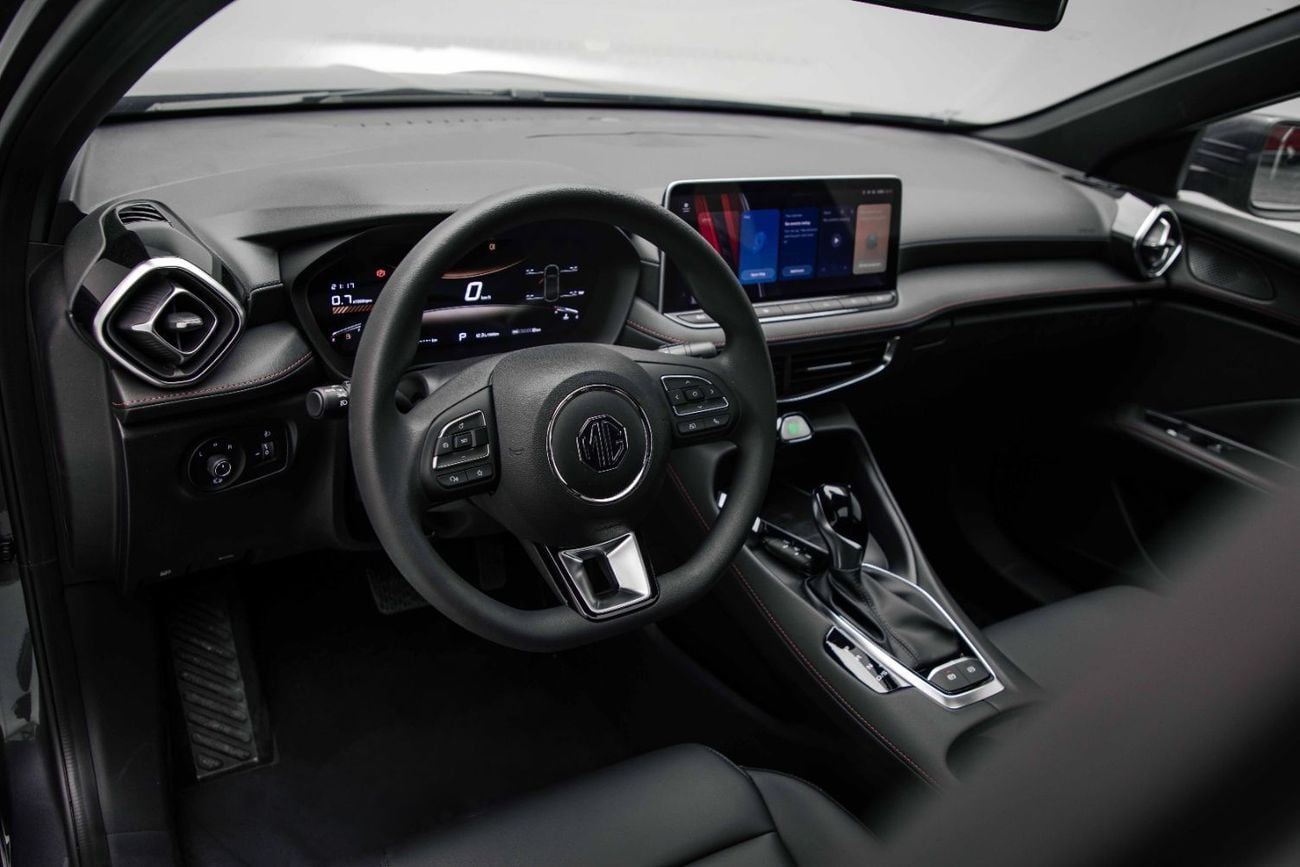 أم جي 5 LUXURY 1.5L - GREY INSIDE BLACK | EXPORT ONLY
