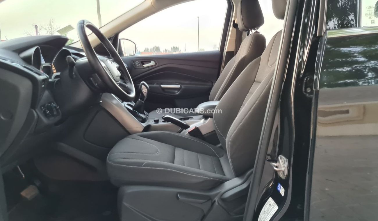 Ford Escape SE Ecoboost 2016 GCC Perfect Condition