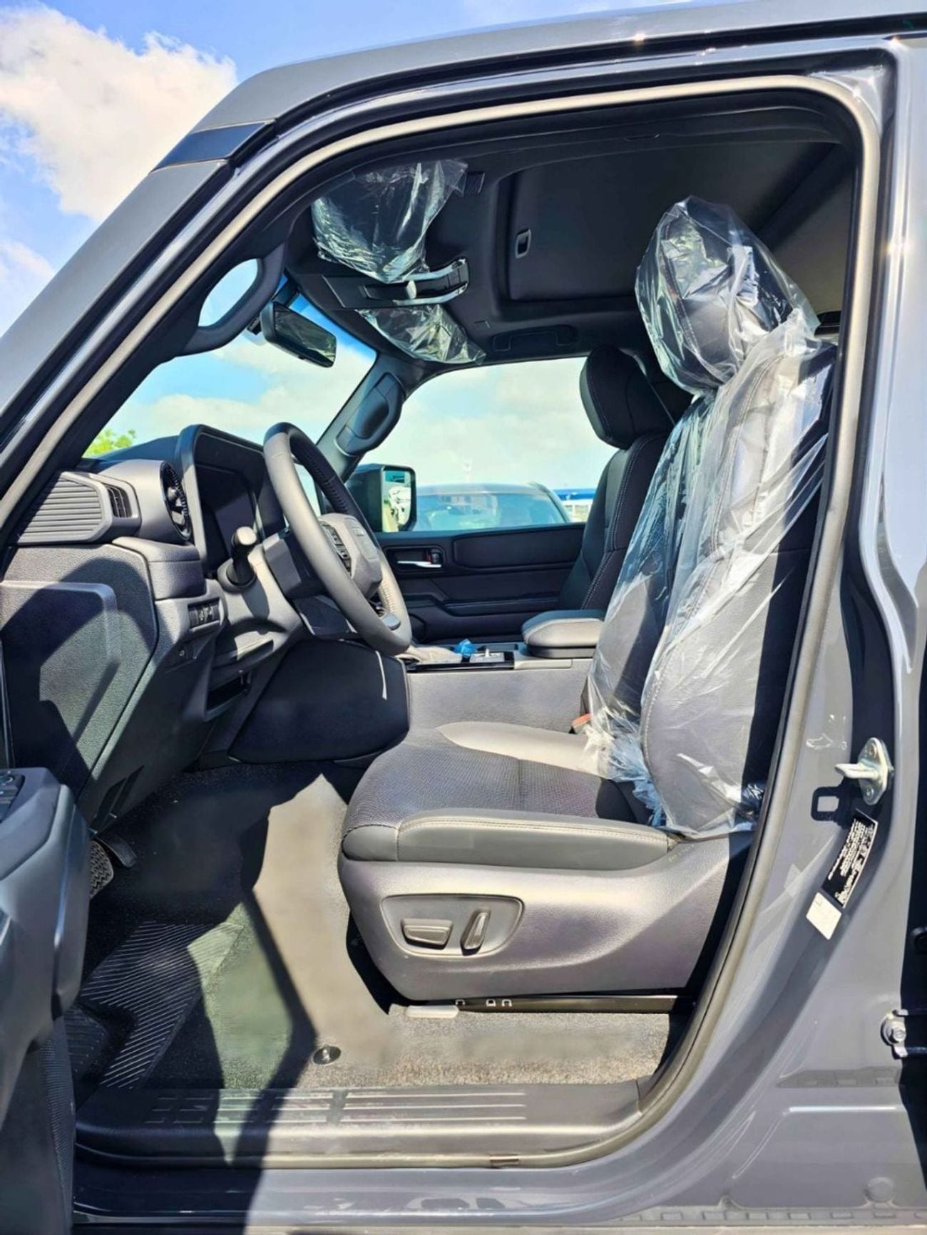 Toyota Prado ALL ROUNDER TURBO 2.4L PETROL ALL ROUNDER / MID OPTION / 2.4L PETROL V4 / LETHAER WITH DRIVER PWR SEAT / COOL BOX (CODE#PPARS)