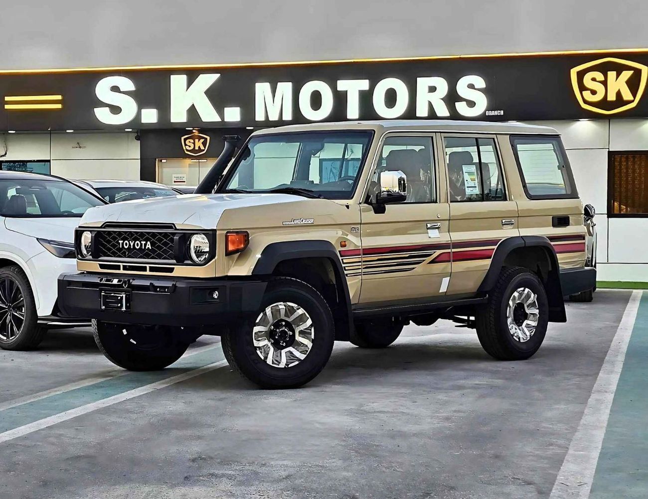Toyota Land Cruiser 70 LC76 LX/4.0L PETROL A/T/DIFFLOCK, WINCH, SNORKEL, REFRIGERATOR, OVER FENDER/ CODE#H76PAF