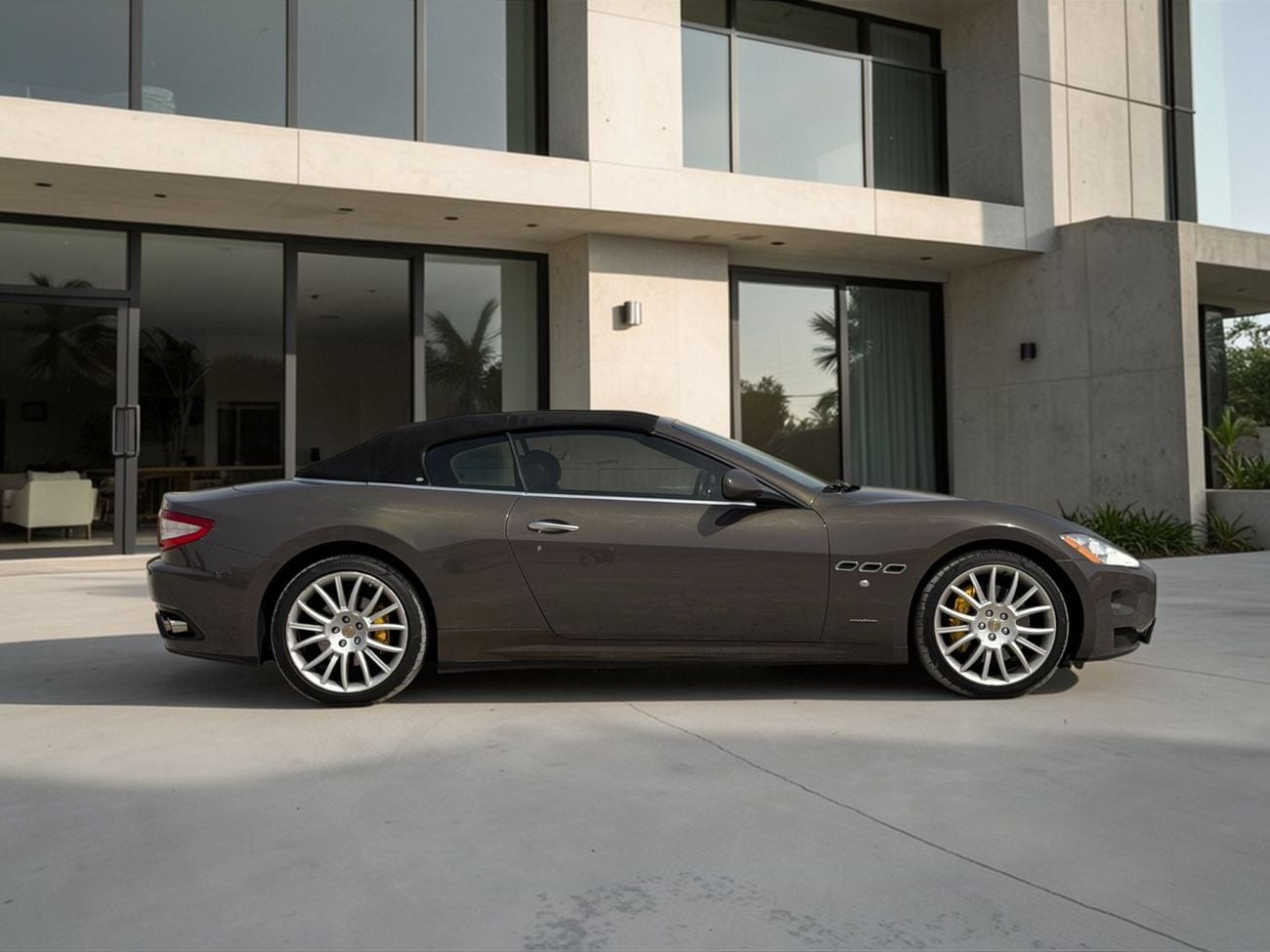 مازيراتي جران كابريو MASERATI GRANCABRIO FENDI EDITION | 4.7L V8 – 460 BHP | 2012 | GCC SPECS