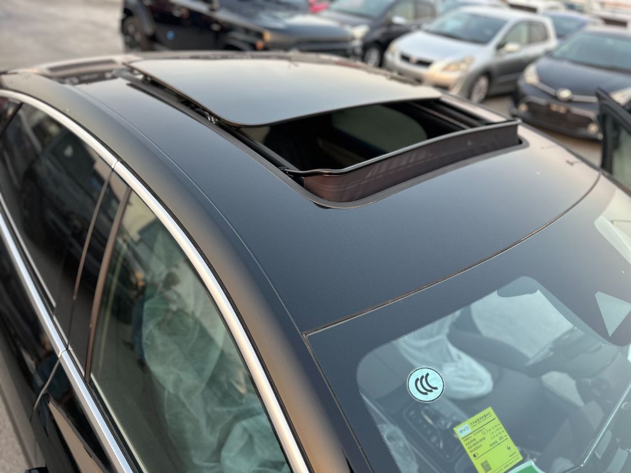 BYD HAN BYD HAN  -EV Range 605 KM