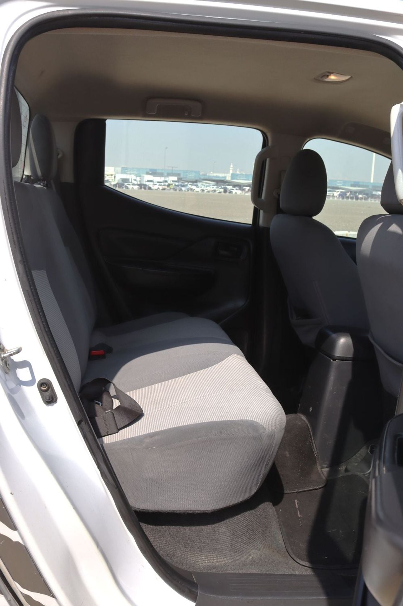 Mitsubishi L200 GL 2.5L Double Cab Utility 4WD Mitsubishi L200 - 2020 - GCC- Accident-free - 2.5L- 4X4 - in excellen