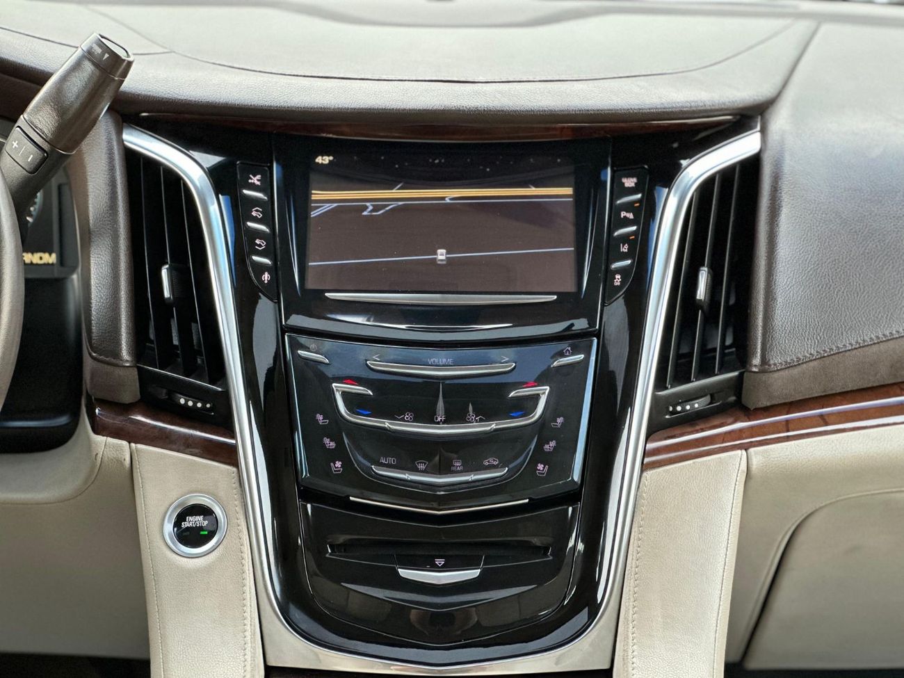 Cadillac Escalade ESCALADE ESV PLATINUM 2015 GCC FULL OPITION // PERFECT CONDITION