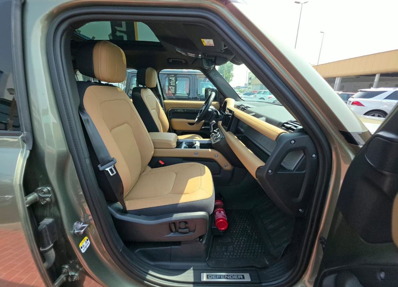 Land Rover Defender P400 90 X-Dynamic HSE 3.0L (5 Seater) X Dynamic HSE Under Warranty 2025 5 Seater