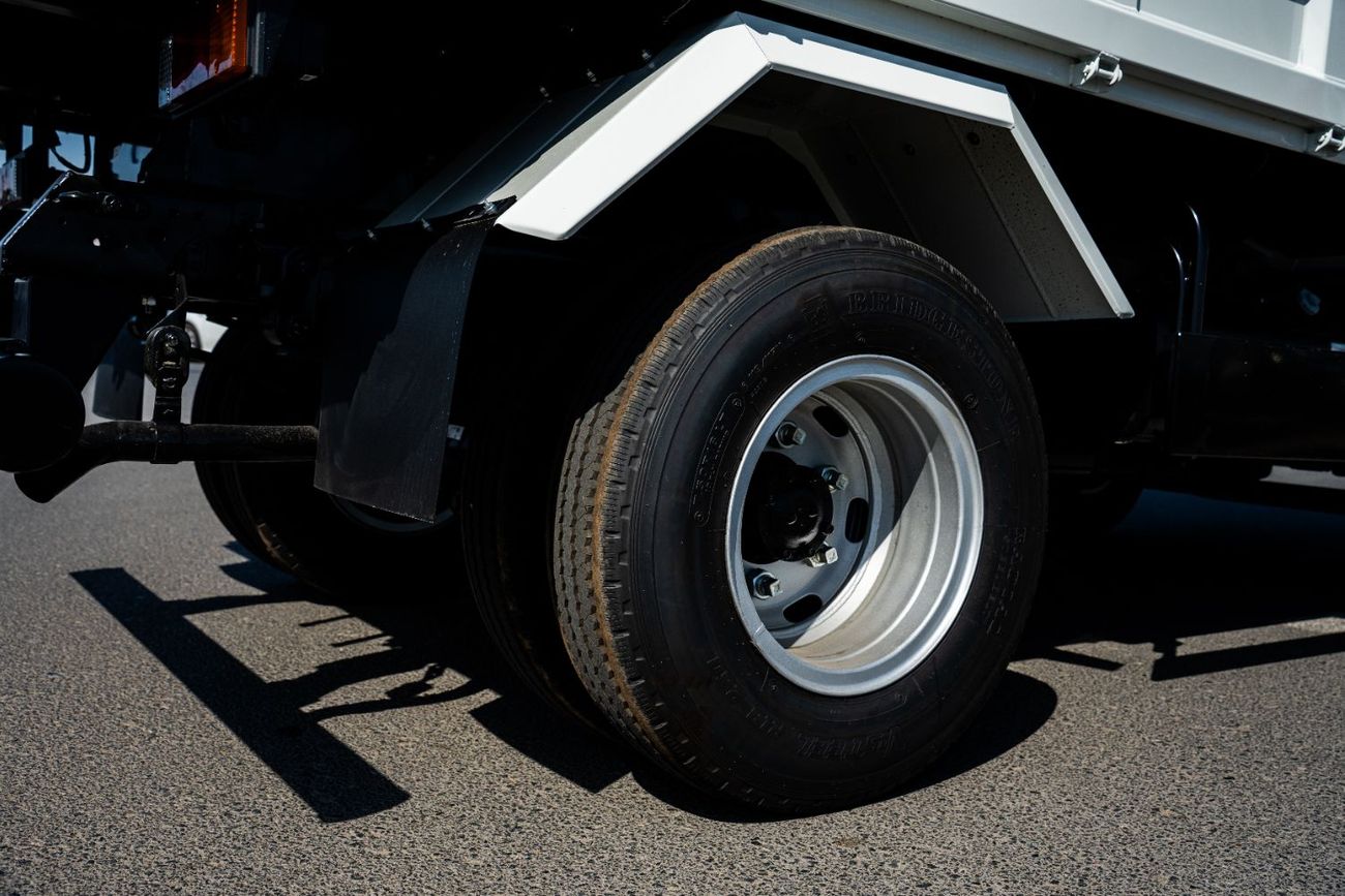 Mitsubishi Canter Van