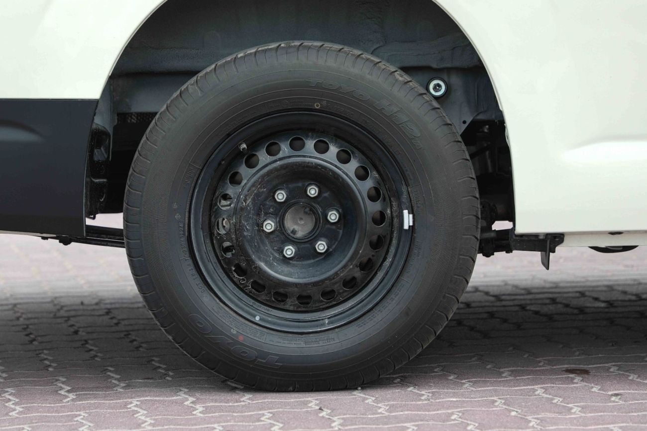 تويوتا هاياس 2025 Toyota Hiace Commuter 13Str 3.5L - White Inside Grey | Export Only