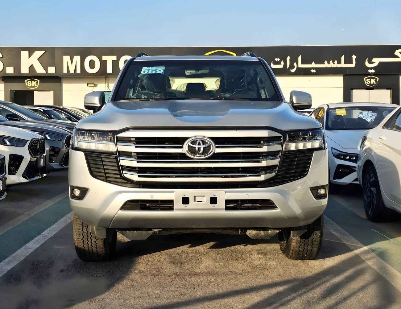 تويوتا لاند كروزر GXR BASIC / 4.0L PETROL V6 / SUNROOF / LEATHER WITH DRIVER POWER SEAT (CODE # GXR4B)