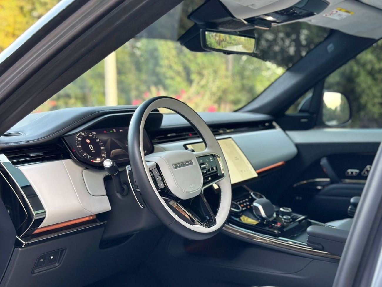 لاند روفر رينج روفر سبورت Autobiography P550e 3.0L | 2024 | V6 Plug-in Hybrid 550 HP | Perfect Condition