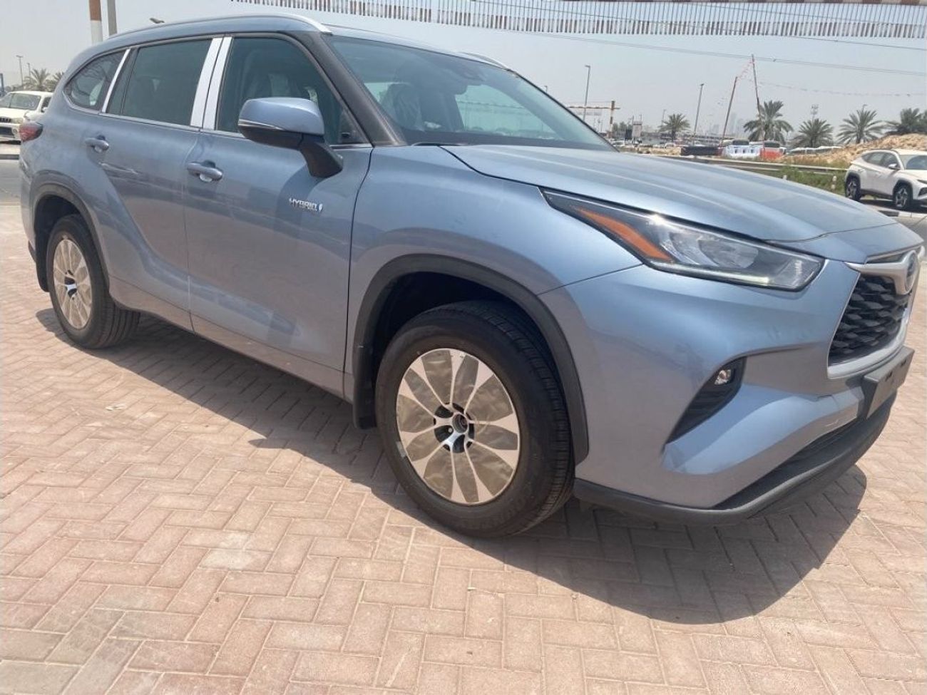 Toyota Highlander 2022 2.5L GLE HYBRID 4x4 FOR EXPORT