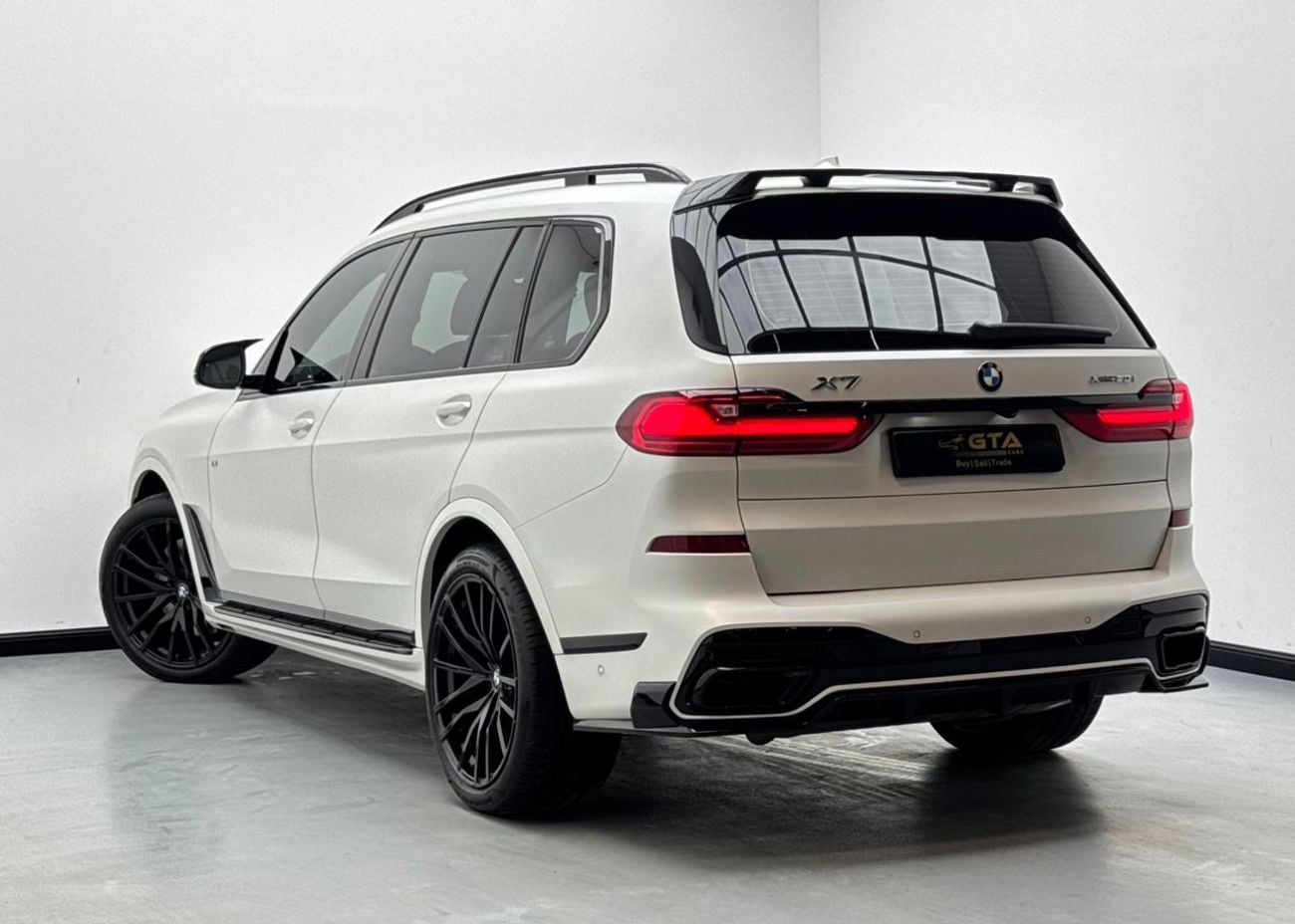 BMW X7 XDrive50i 4.4L 2019 BMW X7 xDrive50i M-Sport, 1 Year Warranty, Feb / 2027 BMW Service Pack, GCC