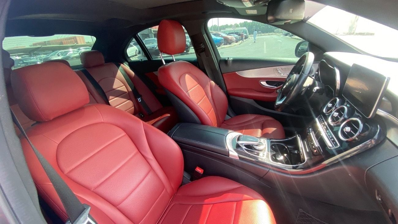 Mercedes-Benz C 300 Std 2.0L (241 HP)