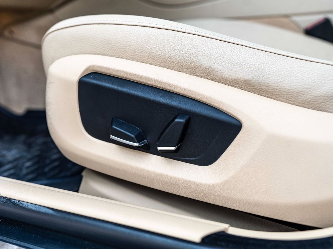 بي أم دبليو 520i Exclusive 1.6L