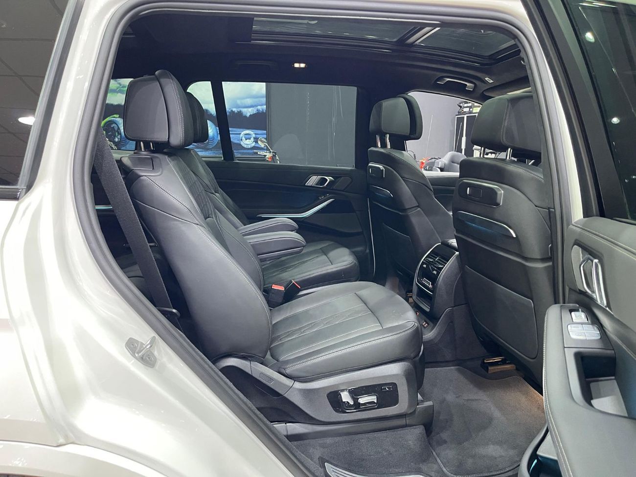 BMW X7 40i M Sport Pure 3.0L (340 HP)