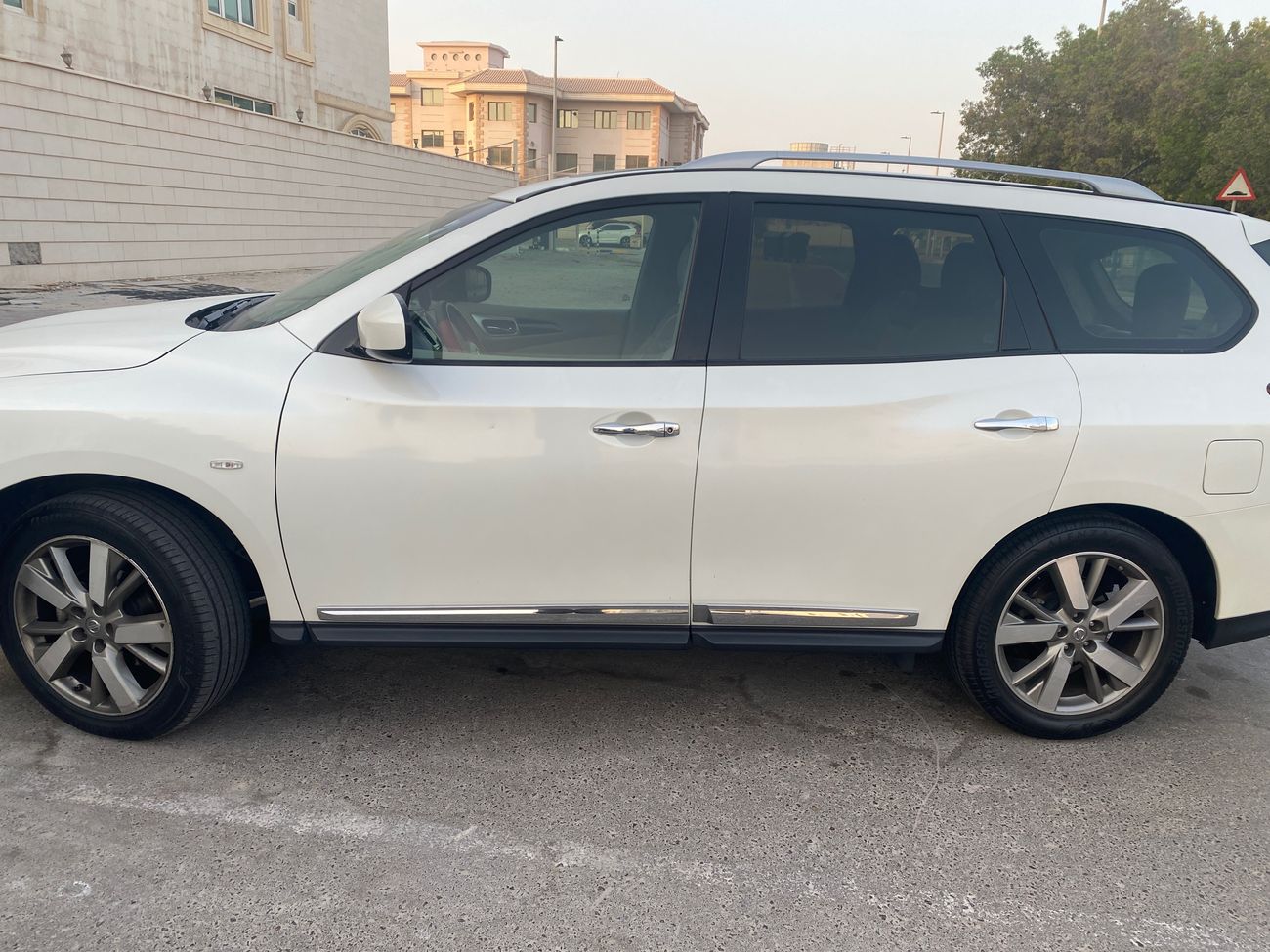 Nissan Pathfinder SV 3.5L (260 HP) 4WD