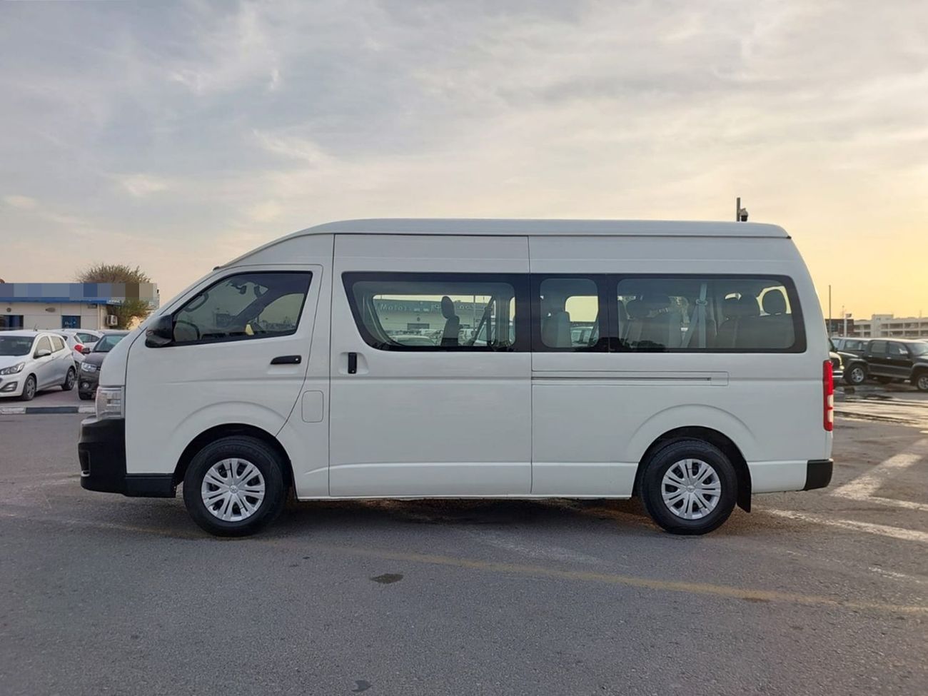 Toyota Hiace TOYOTA HIACE COMMUTER VAN RHD 2005 MODEL 2.5 L DIESEL MANUAL(PM07223)