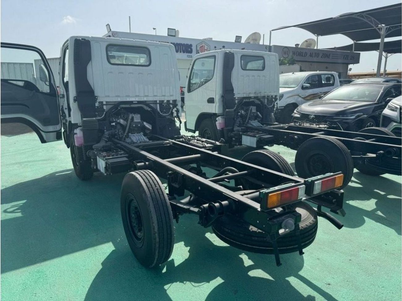 ميتسوبيشي فوسو كانتير 2.7L DIESEL 4X2 M/T 2.5 TON SHORT 2023