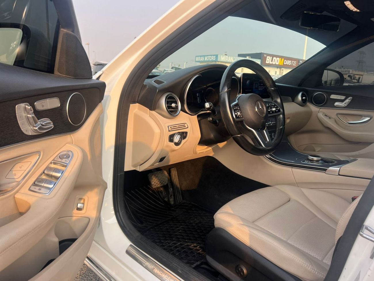 مرسيدس بنز C 300 2021 Mercedes Benz C300 4Matic - 2.0L V4 AWD- Full Option - 360* CAM - Radar & Sensors - Sunroof