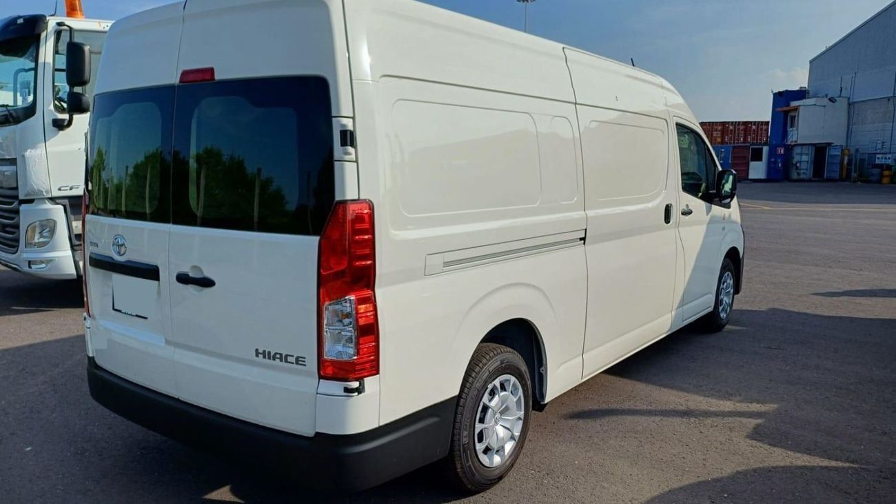 Toyota Hiace DLS - STD ROOF Van High Roof 2.8L (174 HP) M/T