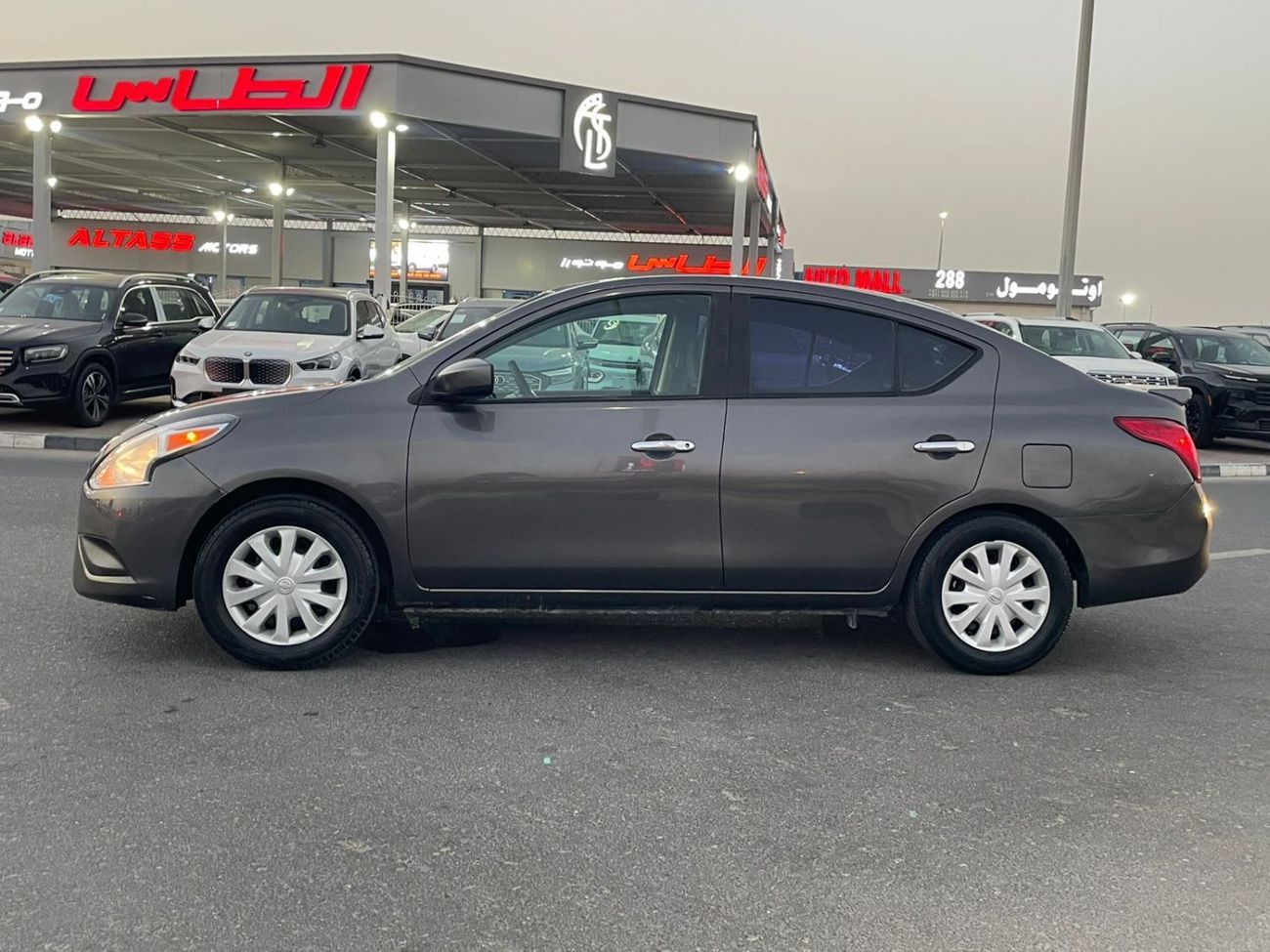 Nissan Versa 2017 Nissan Versa (Sunny) SV 1.5L V4 MidOption  Economical