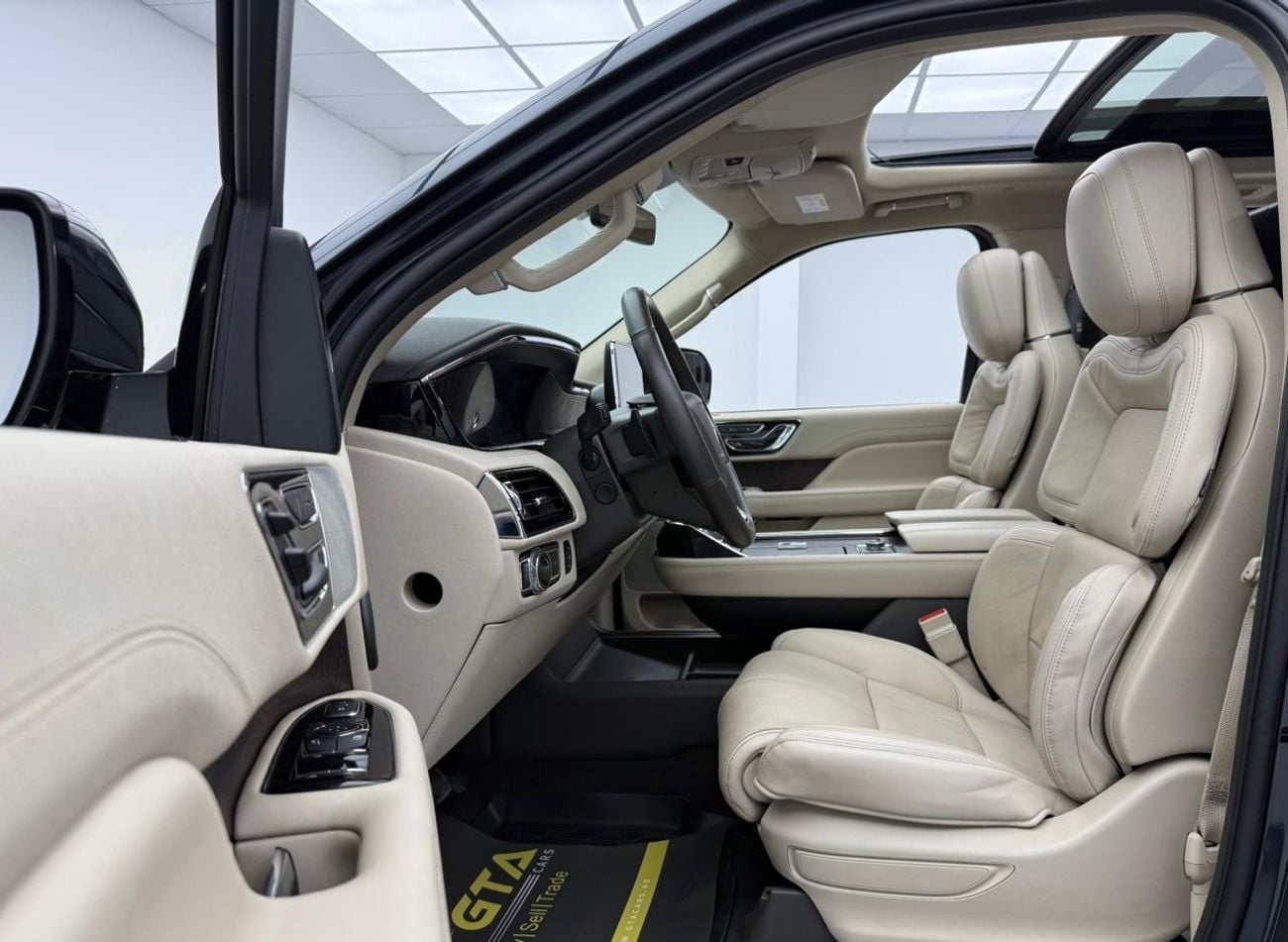 لينكولن نافيجاتور Presidential 3.5L 2021 Lincoln Navigator Presidential, 2026 Lincoln Warranty + Service Pack, Low Km,