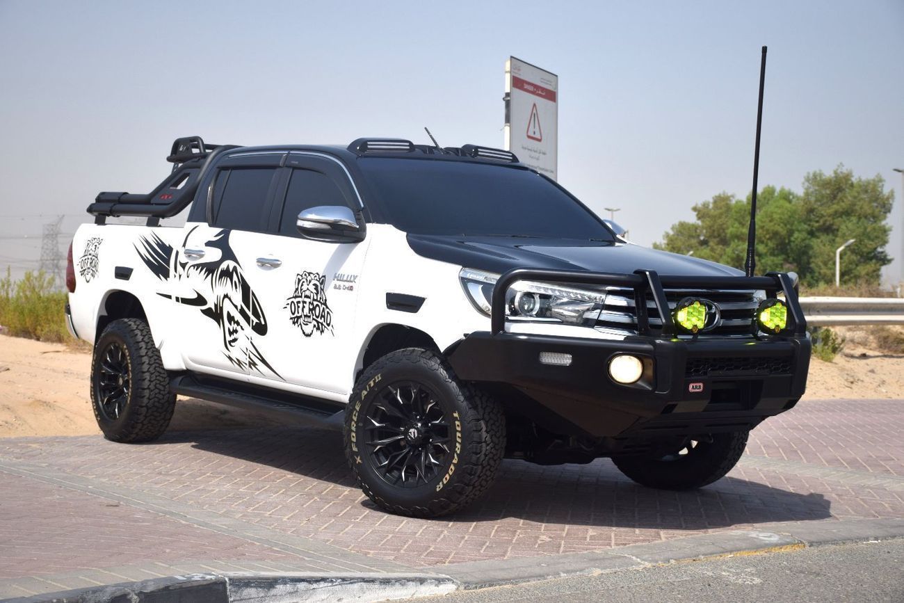 تويوتا هيلوكس 4x4 Diesel (2.8L) Manual (Right Hand Drive)