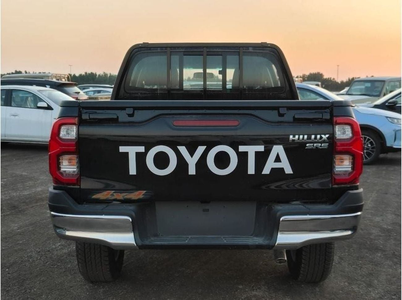 تويوتا هيلوكس SGLX TOYOTA HILUX 2.7 SR5 4x4 DOUBLE CABIN PETROL AUTOMATIC FULL OPTION 2025 MODEL