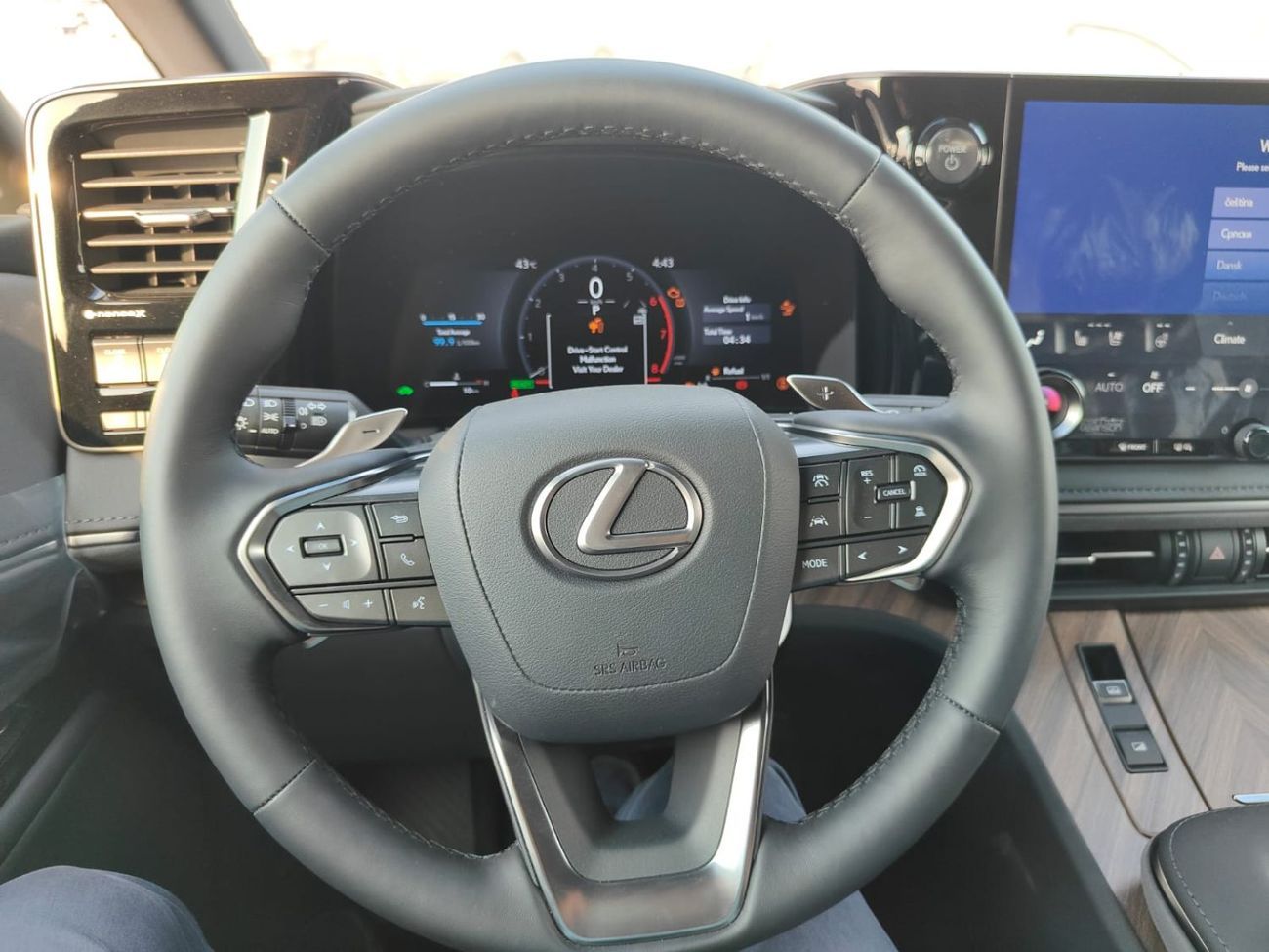 Lexus LM 350h 2025 Lexus LM350h VIP 4-Seater 2.5L 4-Cyl Hybrid A/T Export Only