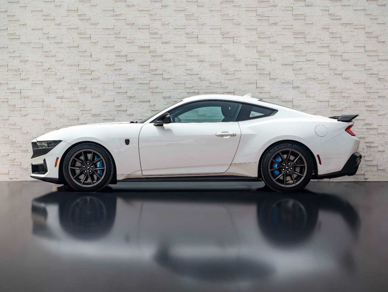 Ford Mustang Dark Horse