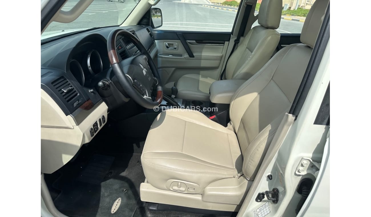Mitsubishi Pajero موديل 2010 خليجي حاله ممتازه جدا من الداخل والخارج