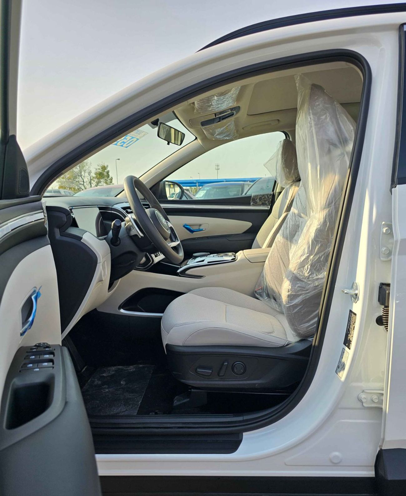 هيونداي توسون 1.6L V4 PETROL / PUSH START / DVD CAMERA /  PANORAMIC ROOF / FULL OPTION  (CODE# 67957)