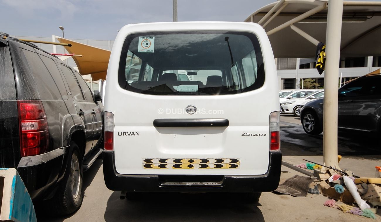 نيسان أورفان